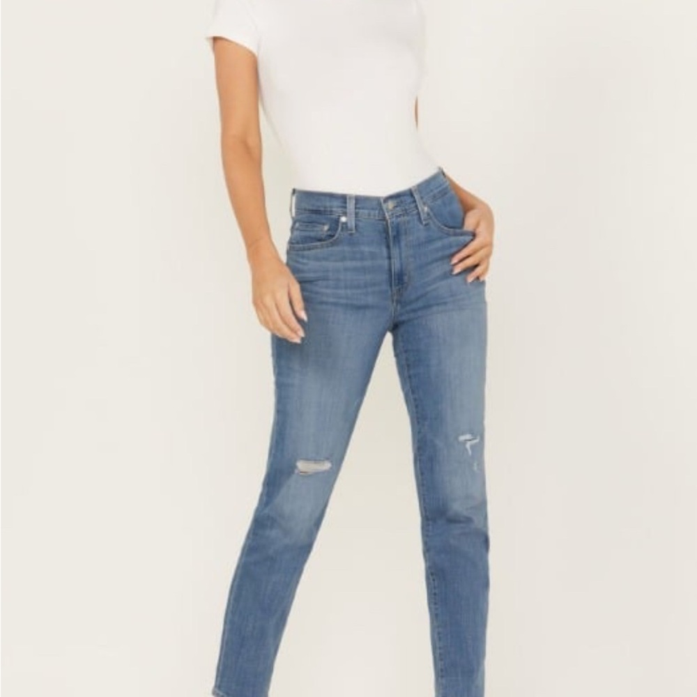 NWT Levi's Blue Straight Leg Jeans Timeless Style
